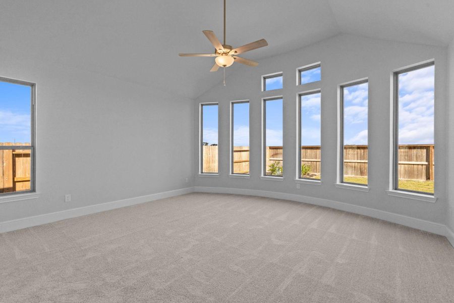 Spacious, unfurnished interior of a new home in Valencia 70', Manvel (Image 18).