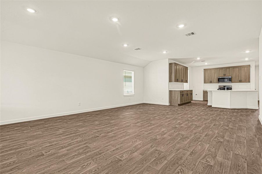 Spacious, unfurnished interior of a new home in Holly Ridge, Rosenberg (Image 31).