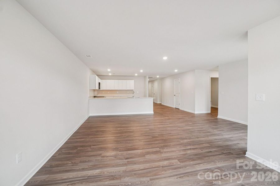 Spacious, unfurnished interior of a new home in Frey Creek, Spartanburg (Image 16).