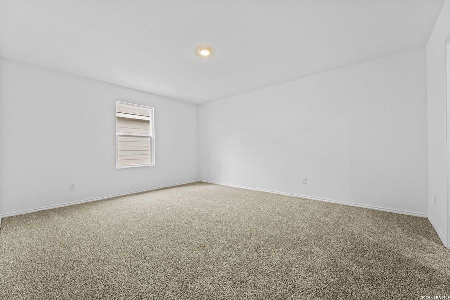 Spacious, unfurnished interior of a new home in Avenida, Converse (Image 13).