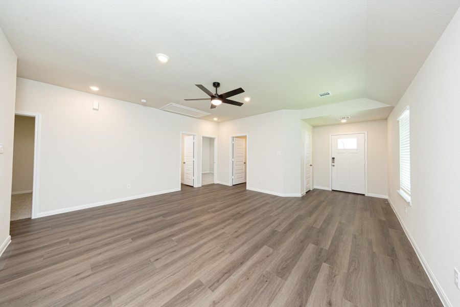 Spacious, unfurnished interior of a new home in Townsend Reserve, Splendora (Image 16).