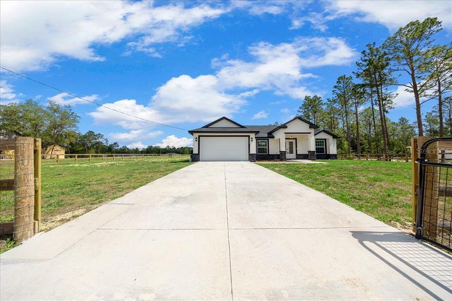 Front exterior of a new home in , Dunnellon, FL, highlighting curb appeal (Image 25). Front exterior of a new home in , Dunnellon, FL, highlighting curb appeal (Image 25).
