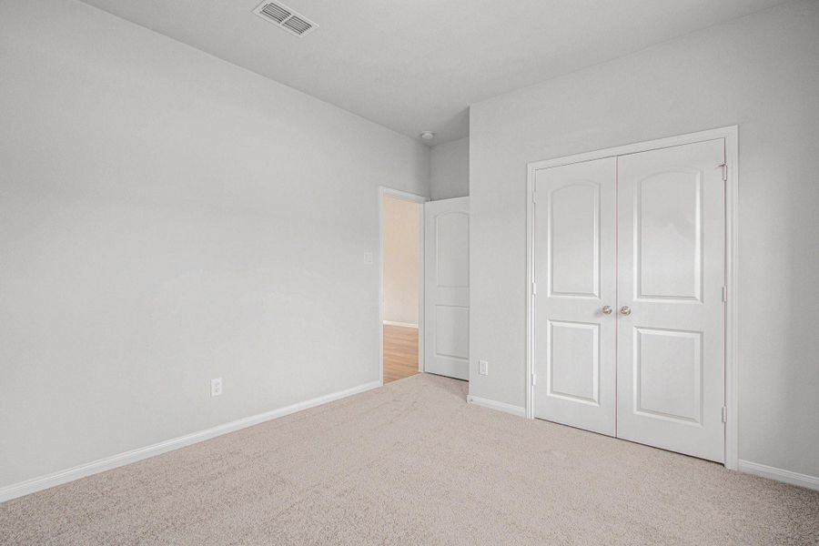 Spacious, unfurnished interior of a new home in Columbia Lakes, West Columbia (Image 21).
