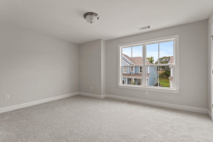 Spacious, unfurnished interior of a new home in Sweetgrass Station, Summerville (Image 16).