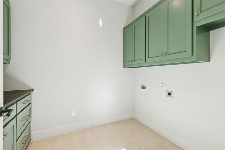 Spacious, unfurnished interior of a new home in , Roanoke (Image 34).