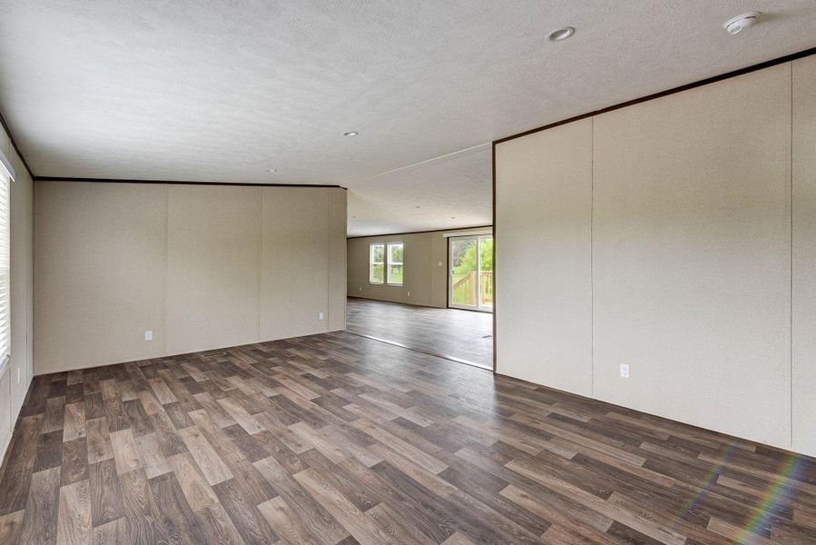 Spacious, unfurnished interior of a new home in , Santa Fe (Image 34).
