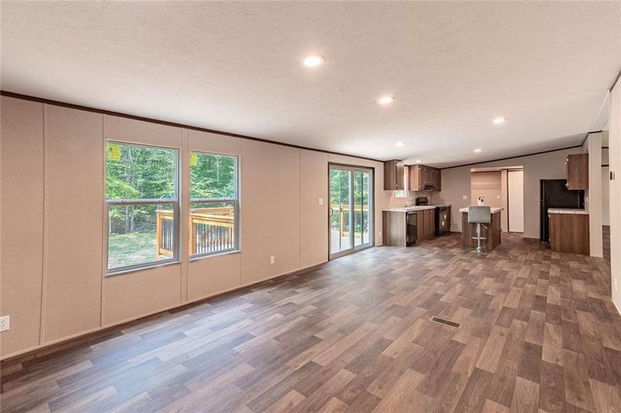 Spacious, unfurnished interior of a new home in , Dahlonega (Image 28).