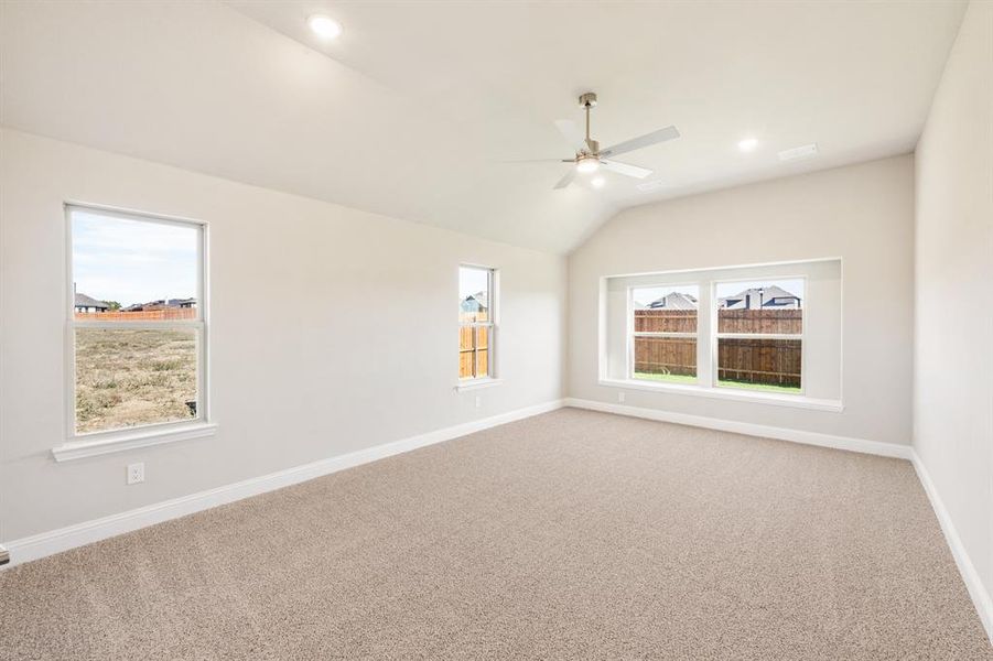 Spacious, unfurnished interior of a new home in Sunset Ridge, Alvarado (Image 28).