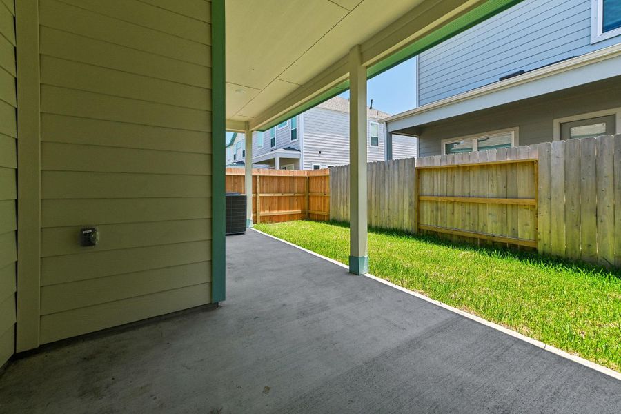 Exterior details and patio area of a home in Kemah Crossing - City Series, Kemah (Image 4).
