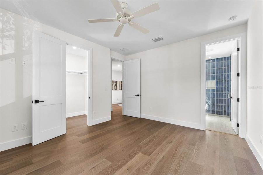 Spacious, unfurnished interior of a new home in , Orlando (Image 26).