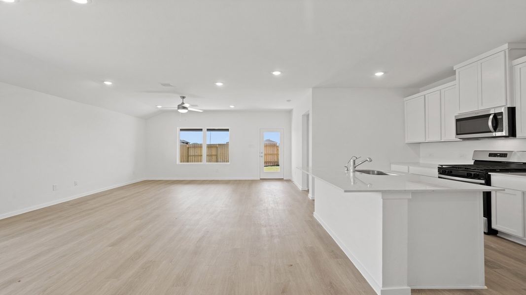 Spacious, unfurnished interior of a new home in Sunterra Lakes, Brookshire (Image 17). Spacious, unfurnished interior of a new home in Sunterra Lakes, Brookshire (Image 17).