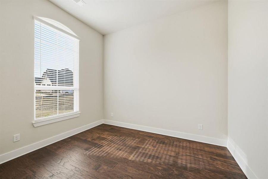 Spacious, unfurnished interior of a new home in Canyon Creek Estates, Sherman (Image 18).