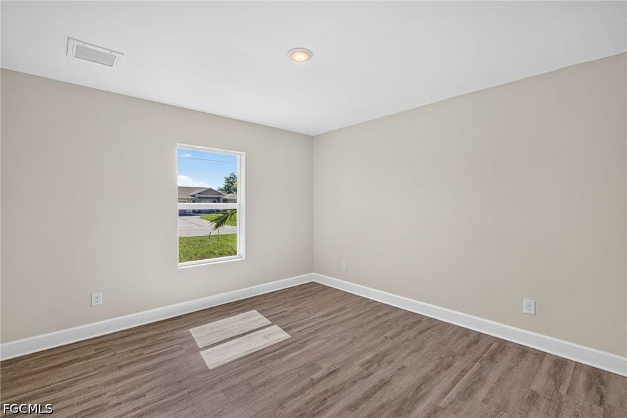 Spacious, unfurnished interior of a new home in Cape Coral, Cape Coral (Image 26).