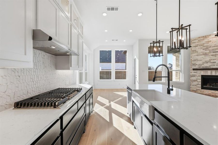 Furnished interior view inside a new home in Dove Hollow, Waxahachie (Image 9).