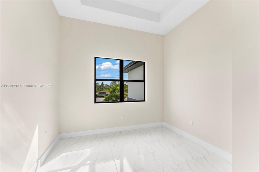 Spacious, unfurnished interior of a new home in , Lehigh Acres (Image 23).