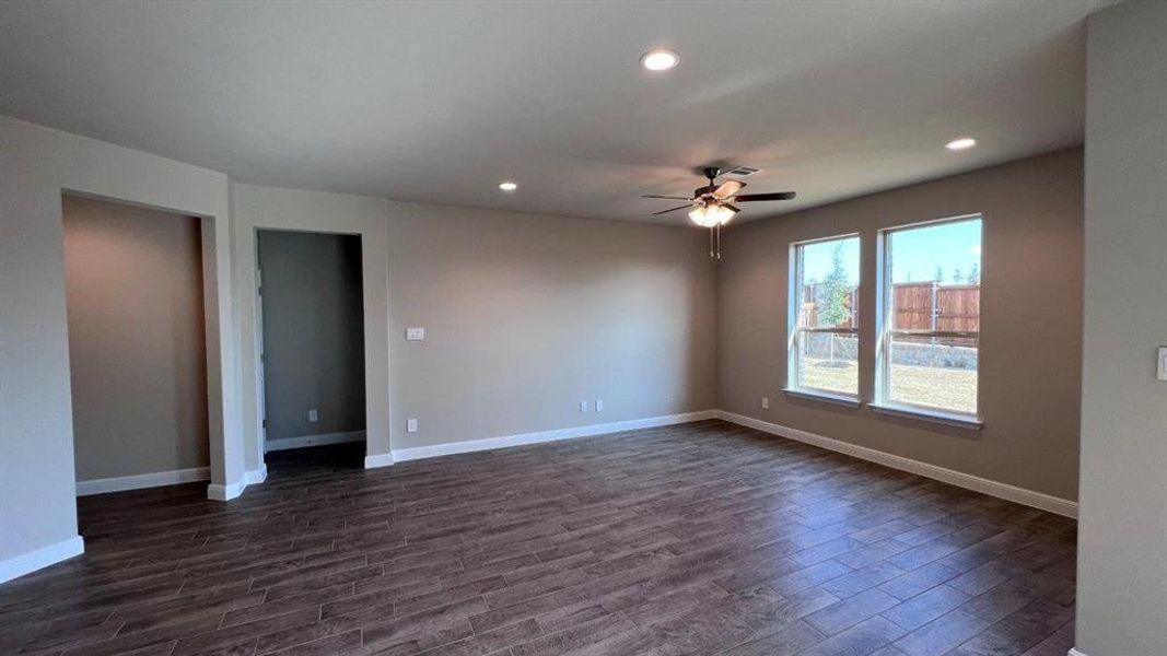 Spacious, unfurnished interior of a new home in Bluestem, Rhome (Image 16).