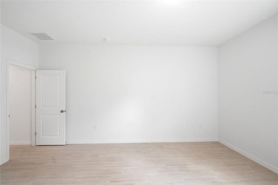 Spacious, unfurnished interior of a new home in , Eustis (Image 47).