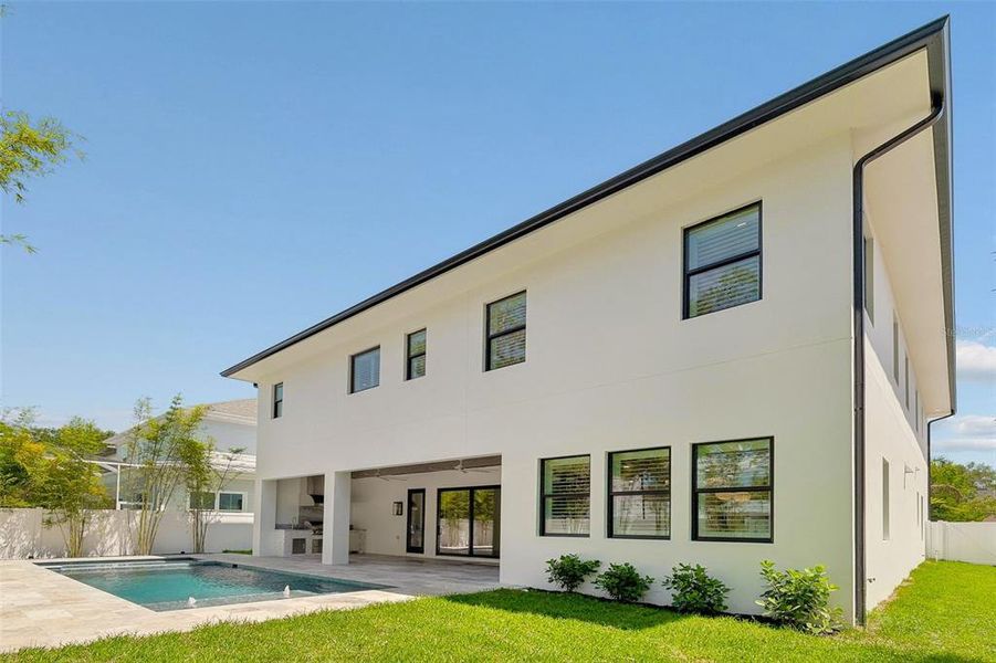 Exterior details and patio area of a home in , Tampa (Image 3).