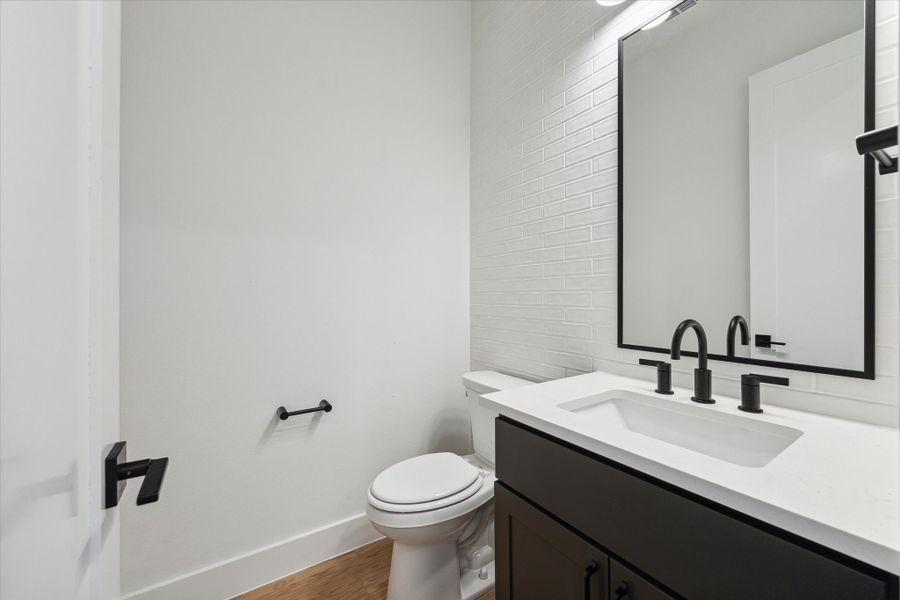 Furnished interior view inside a new home in , Bellaire (Image 28).