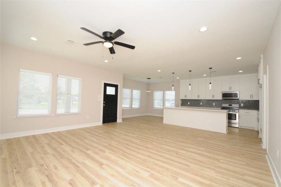 Spacious, unfurnished interior of a new home in , Houston (Image 30).
