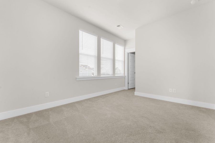 Spacious, unfurnished interior of a new home in Carnes Crossroads, Summerville (Image 41).