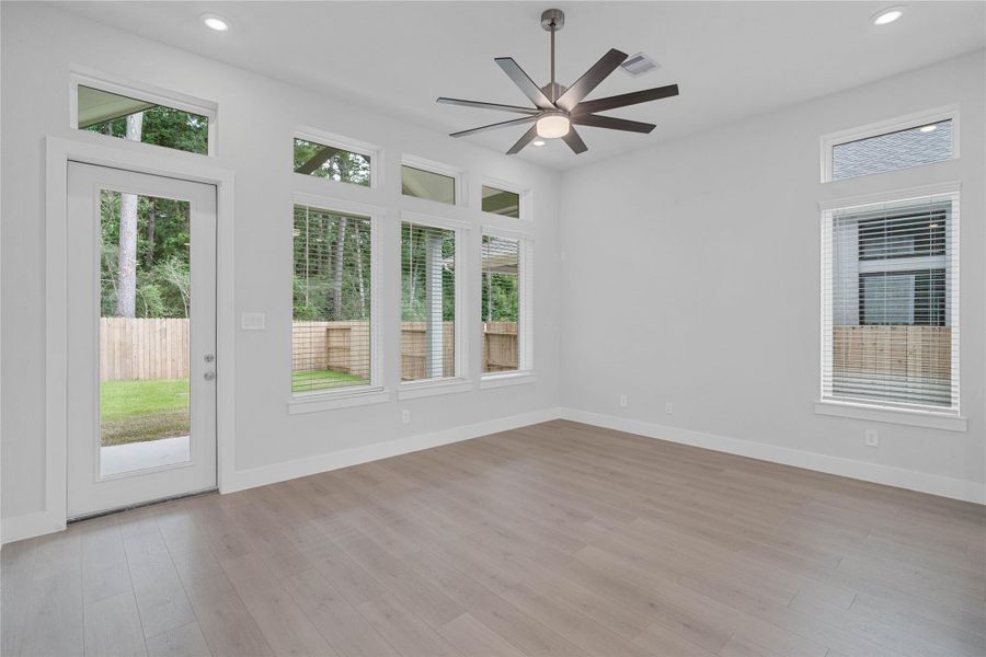 Spacious, unfurnished interior of a new home in Madeley Creek, Conroe (Image 34). Spacious, unfurnished interior of a new home in Madeley Creek, Conroe (Image 34).