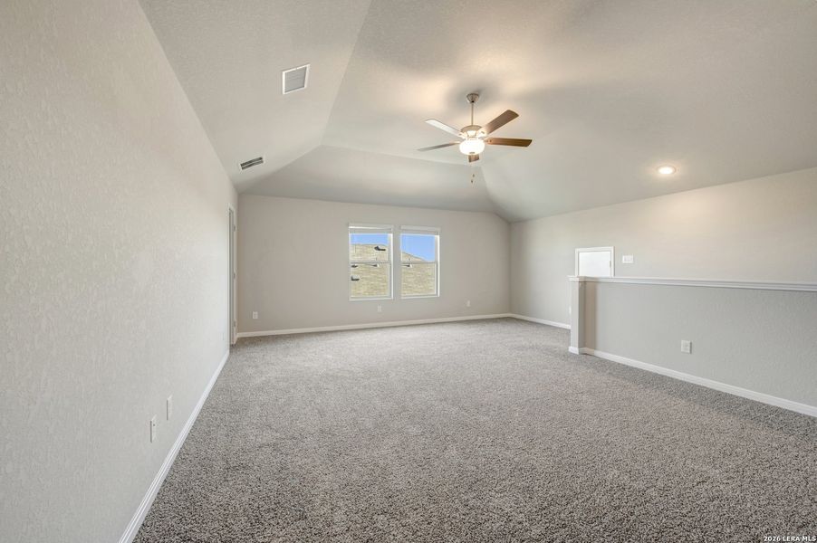 Spacious, unfurnished interior of a new home in Paloma Park, Converse (Image 45).