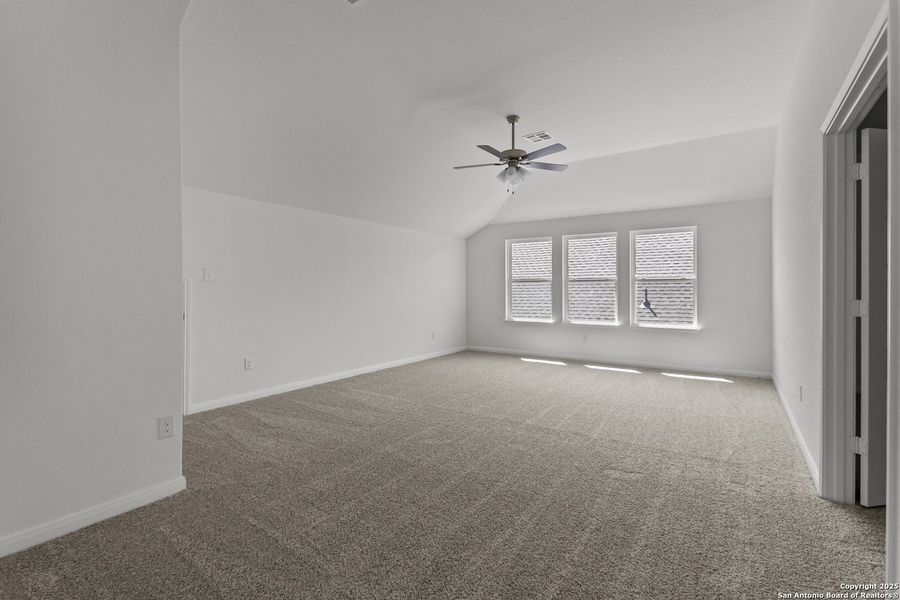 Spacious, unfurnished interior of a new home in Stillwater Ranch 60', San Antonio (Image 29).