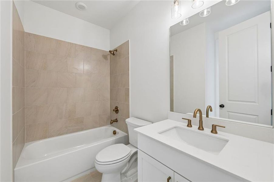 Furnished interior view inside a new home in Aberdeen, Hoschton (Image 14).