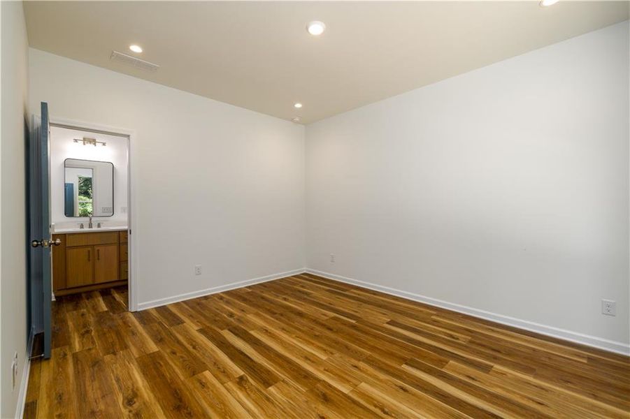 Spacious, unfurnished interior of a new home in , Atlanta (Image 33).