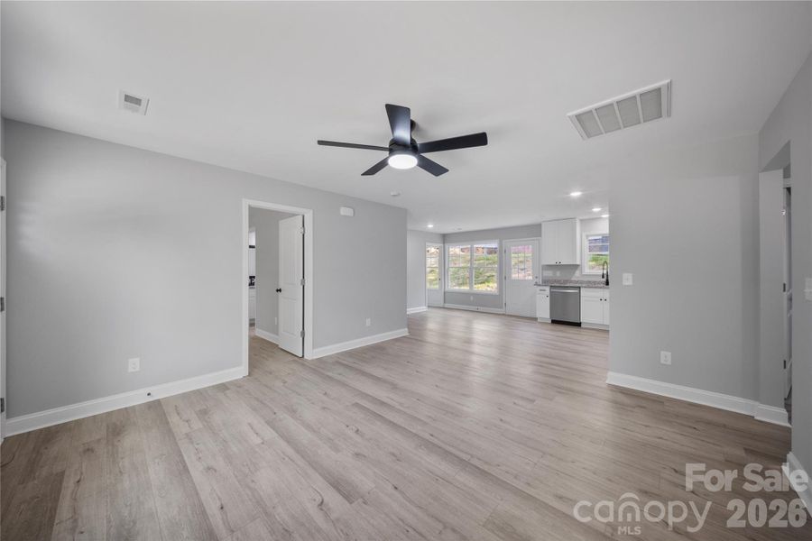 Spacious, unfurnished interior of a new home in , Kannapolis (Image 8).