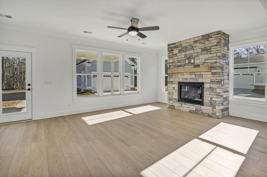 Spacious, unfurnished interior of a new home in Clubside Reserve at Summerlake, Lexington (Image 37).