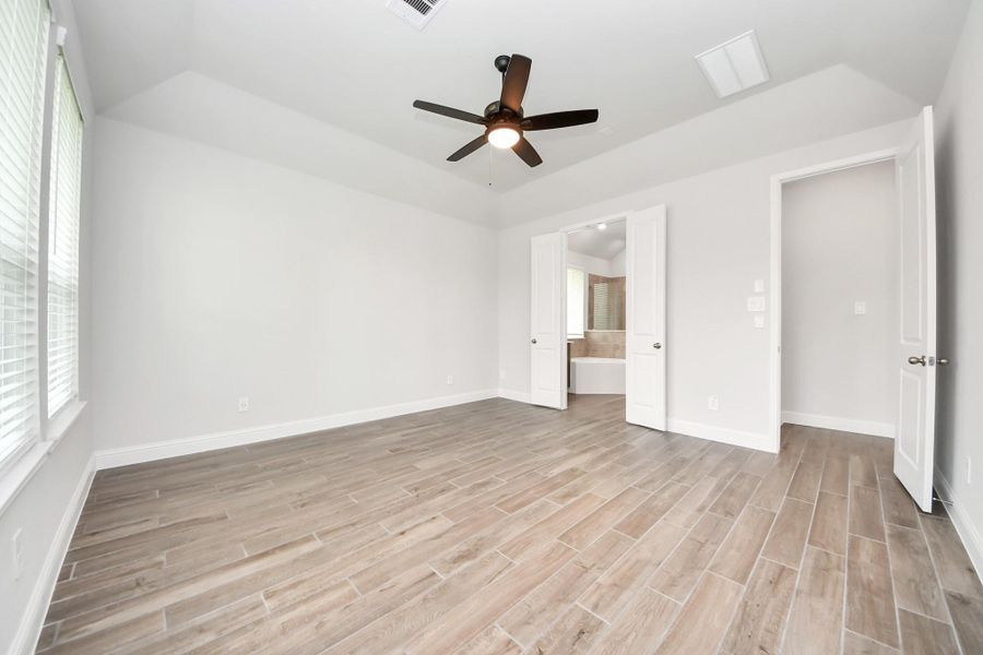 Spacious, unfurnished interior of a new home in Timber Hollow: Heritage Collection, Magnolia (Image 33).