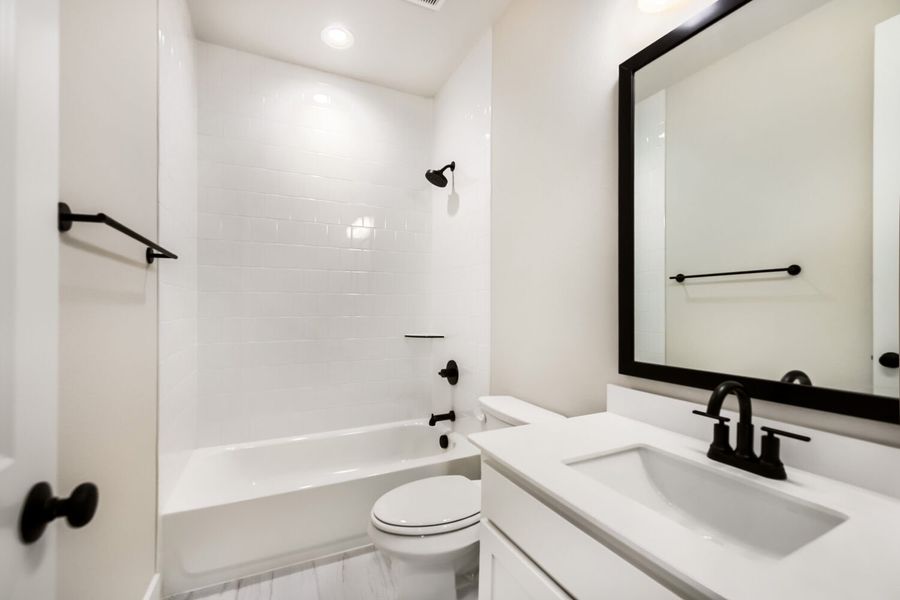 9809 Morning Cloak - Full Bathroom