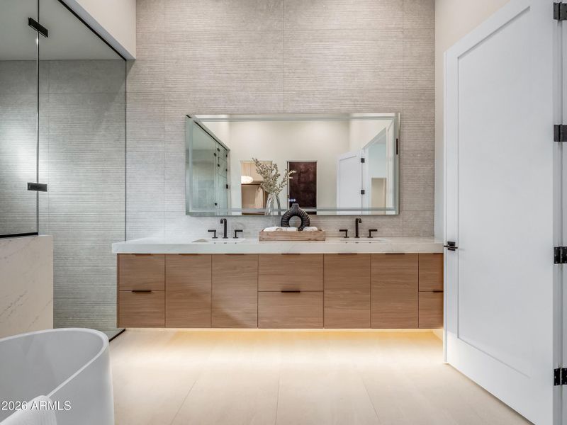 103_p2411040 103_p2411040