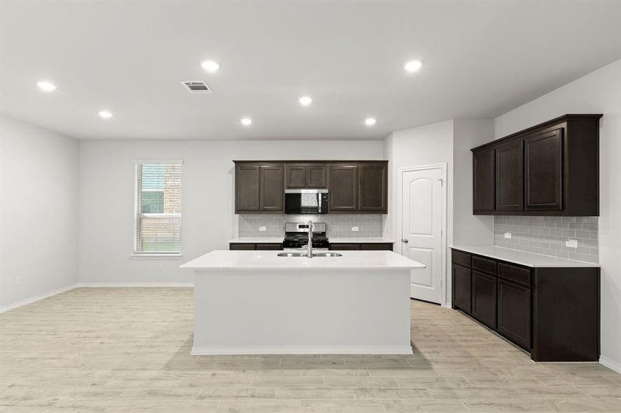 07. 2516 Breakaway - Kitchen