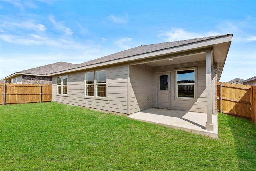 Exterior details and patio area of a home in Sunnycreek, Crowley (Image 4).