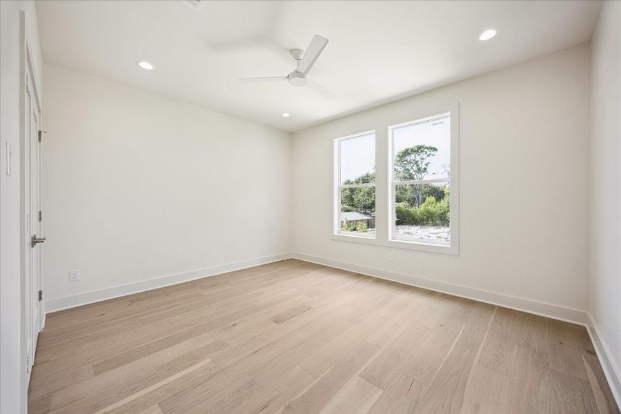 Another spacious guest suite offers wide plank engineered white oak flooring, a walk-in closet and ensuite access to a Hollywood style bathroom, giving family and guests a comfortable space with plenty of privacy.