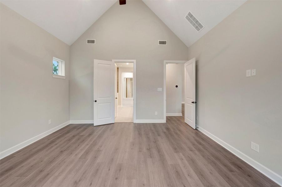 Spacious, unfurnished interior of a new home in ARTAVIA - Parkview Collection, Conroe (Image 24).