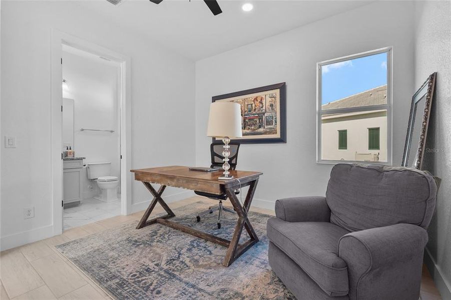 Furnished interior view inside a new home in , Lakewood Ranch (Image 35).