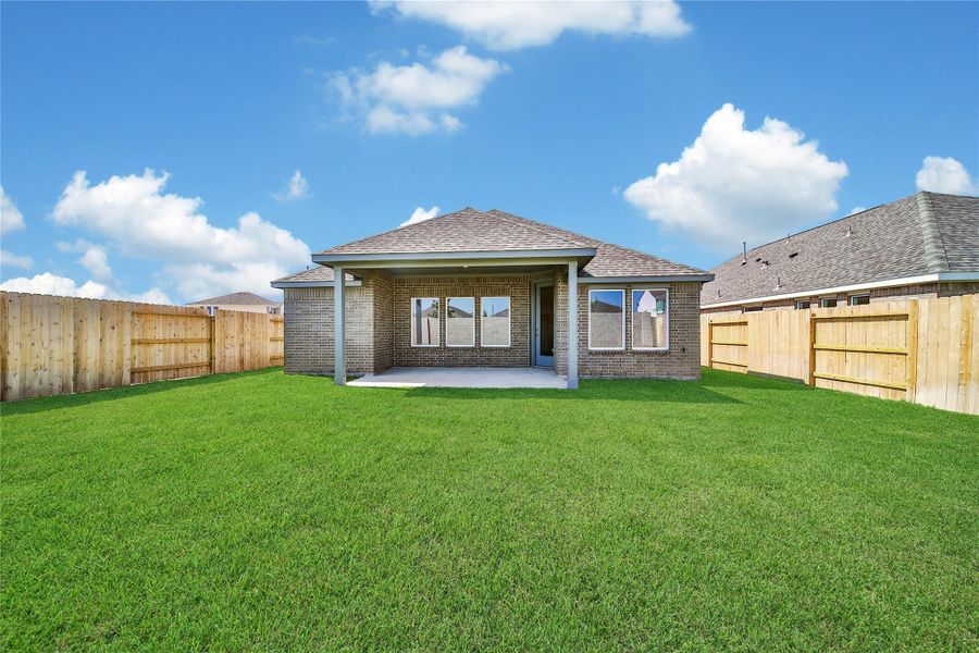 Exterior details and patio area of a home in , Rosharon (Image 21).