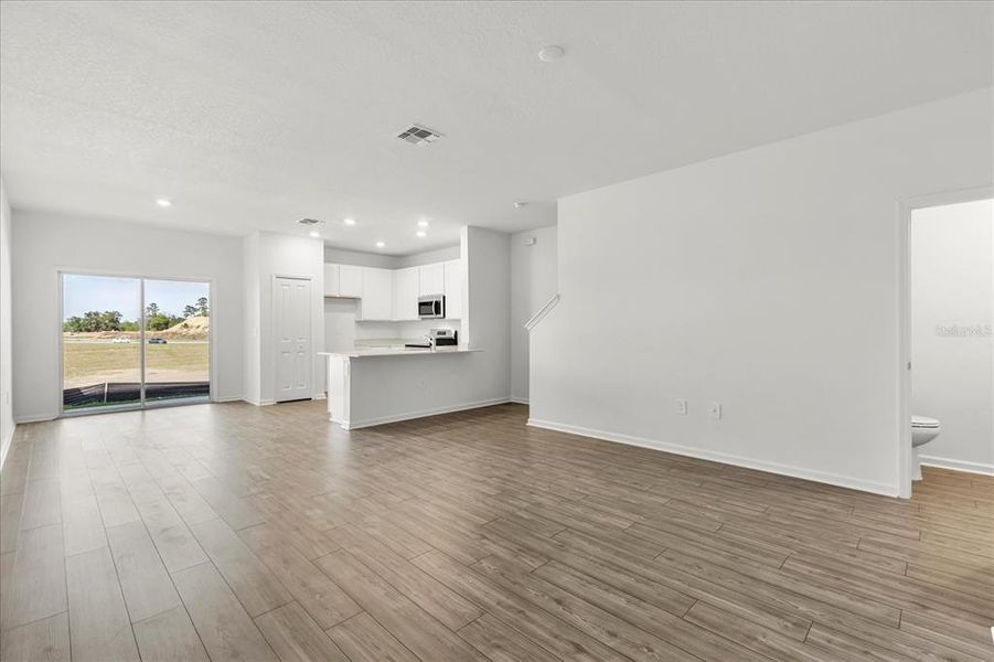 Spacious, unfurnished interior of a new home in , Ocala (Image 25).