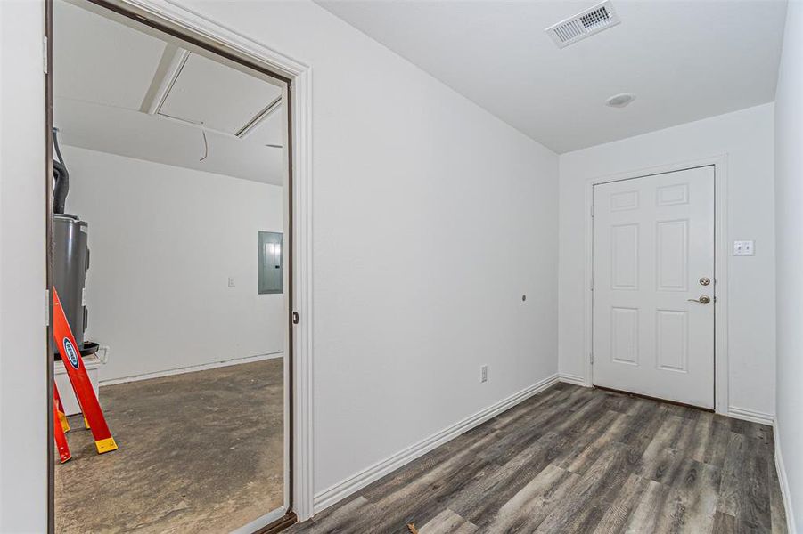 Spacious, unfurnished interior of a new home in , Mabank (Image 14).