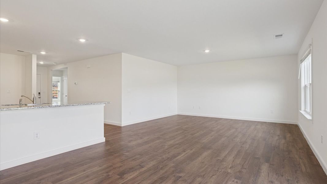 Spacious, unfurnished interior of a new home in Emory Creek, Harriman (Image 11).