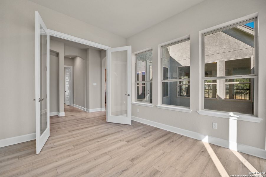 Spacious, unfurnished interior of a new home in Ventana, Bulverde (Image 23).