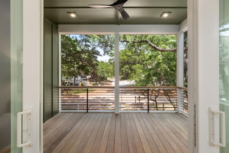 Exterior details and patio area of a home in , Edisto Island (Image 3).