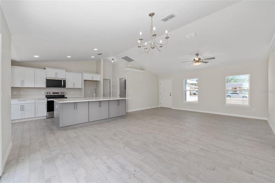 Spacious, unfurnished interior of a new home in , Ocala (Image 31).