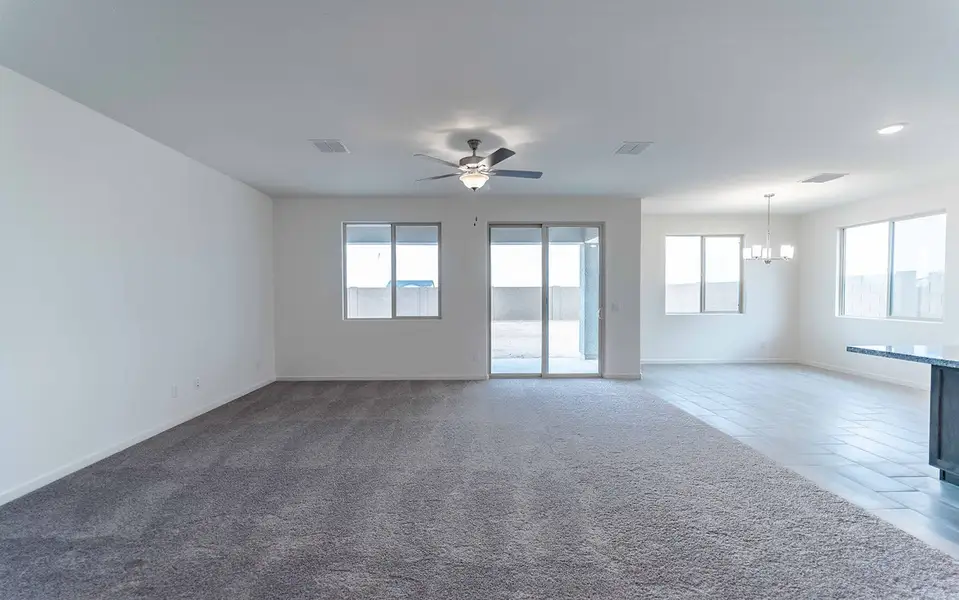 Spacious, unfurnished interior of a new home in Rancho Mirage, Maricopa (Image 10).