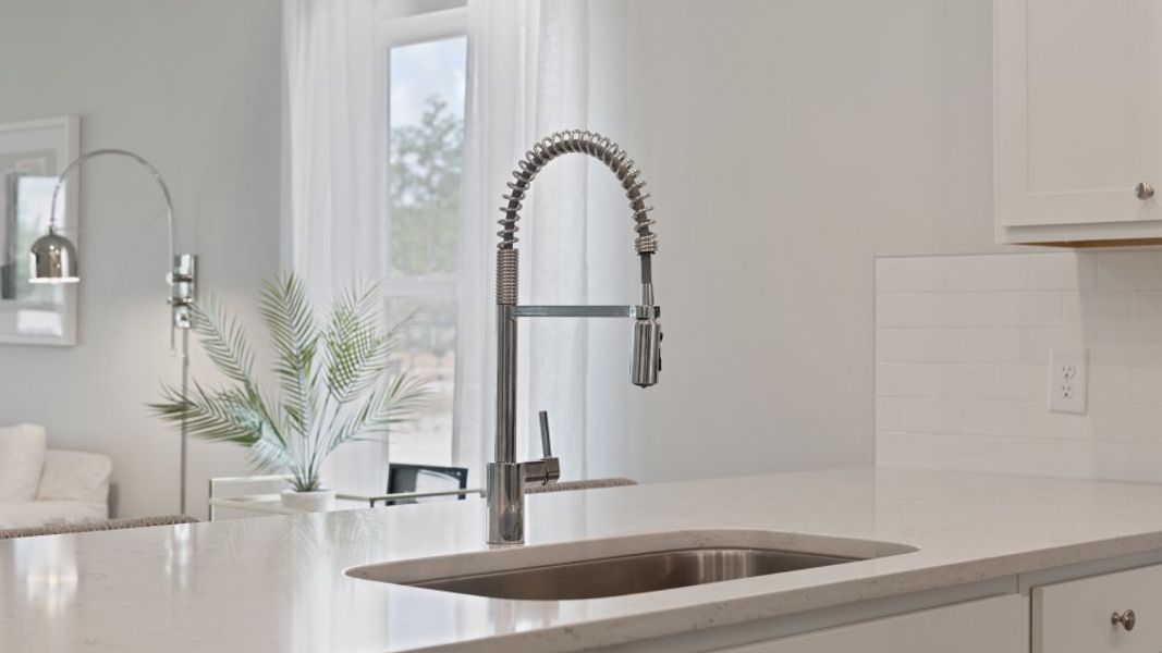 Arbor 2443 Kensington Kitchen 2of3 F1