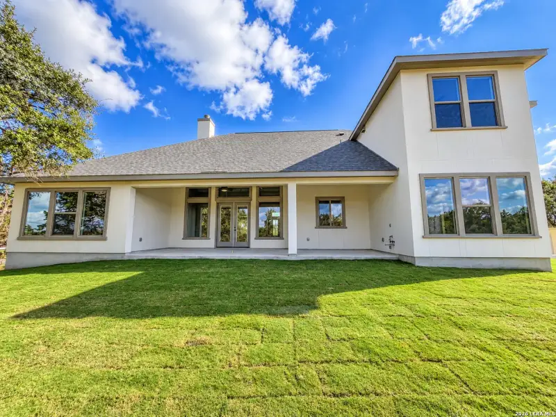 Exterior details and patio area of a home in , Canyon Lake (Image 3).